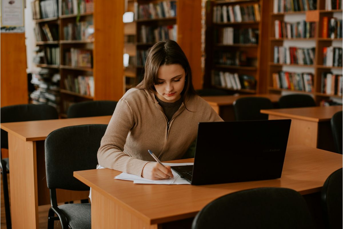 Pripravnici, životopis, studentica