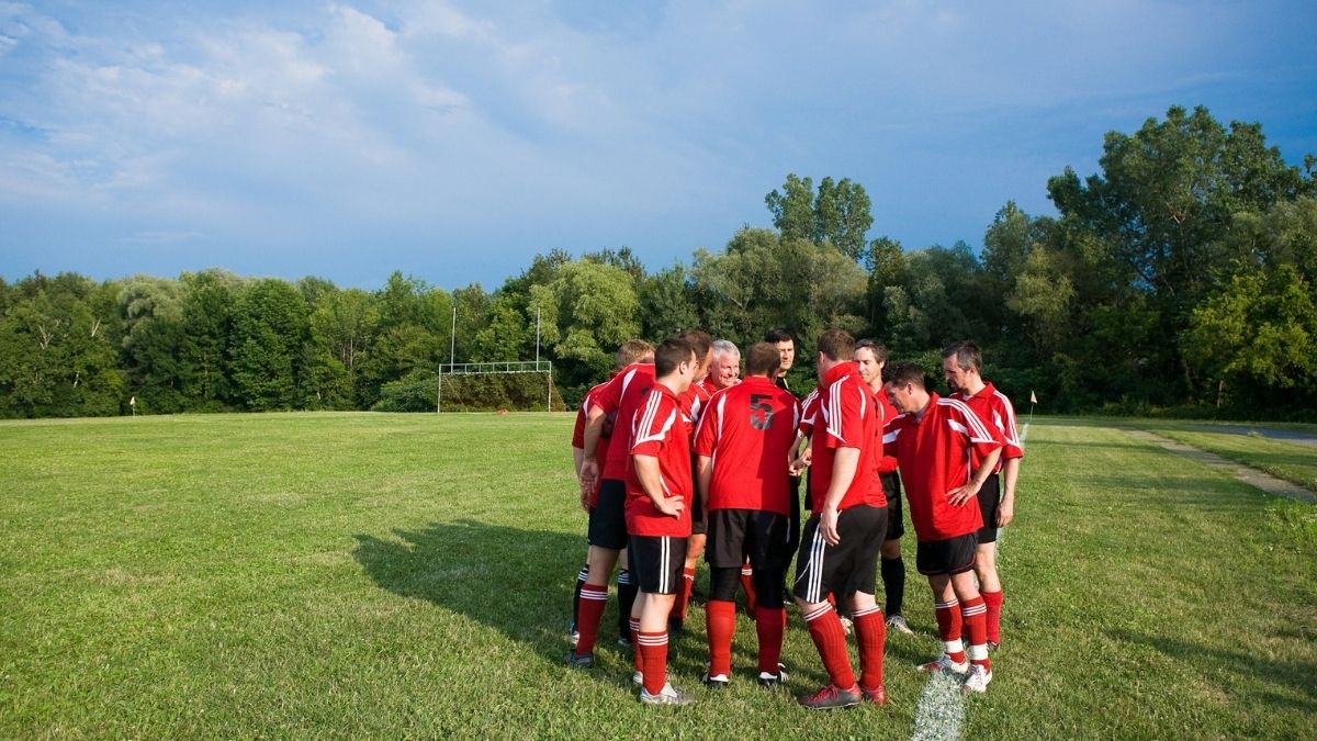 Team building, benefiti za zaposlenike, nogomet, dres, sport