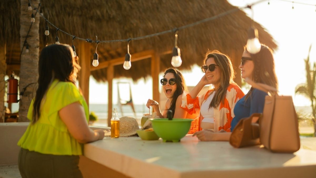 Beach bar, koktel majstor, pića, uživanje, rad, posao, ljeto