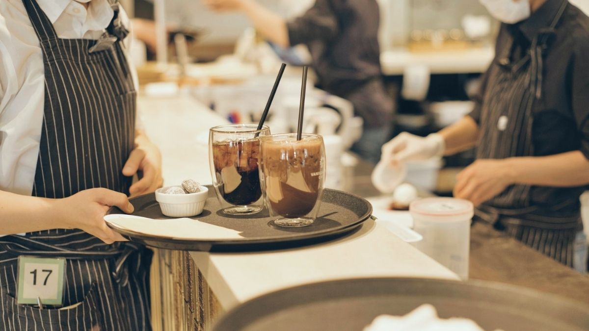 Konobar, barista, kafić