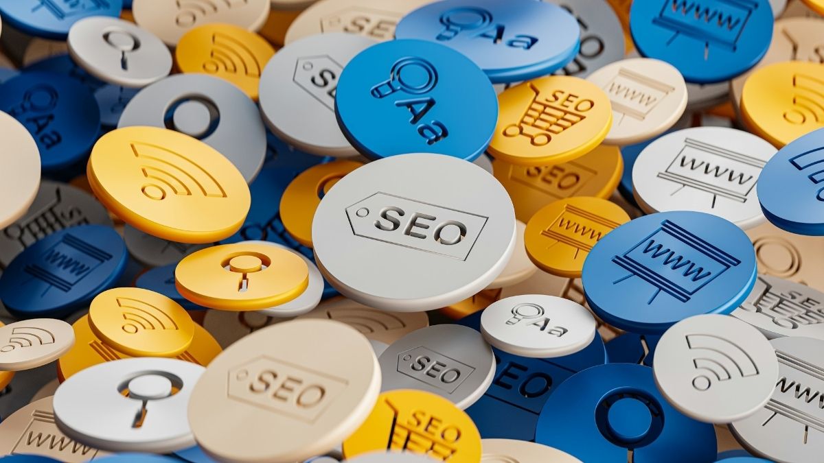 SEO, bijeli, plavi i žuti žetoni, digitalni marketing, internet