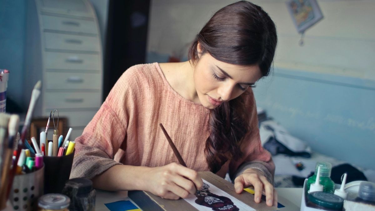 Grafička dizajnerica na poslu, Pexels