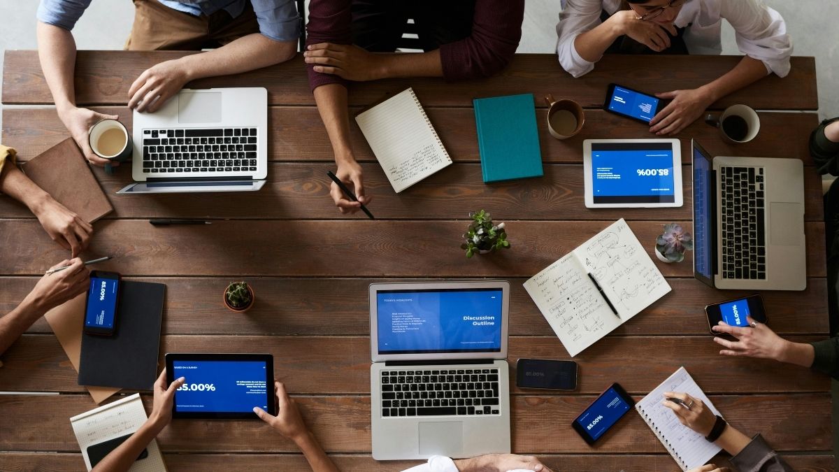Kolegij, sastanak, ponedjeljak, ciljevi, planovi, sjedenje za stolom Pexels