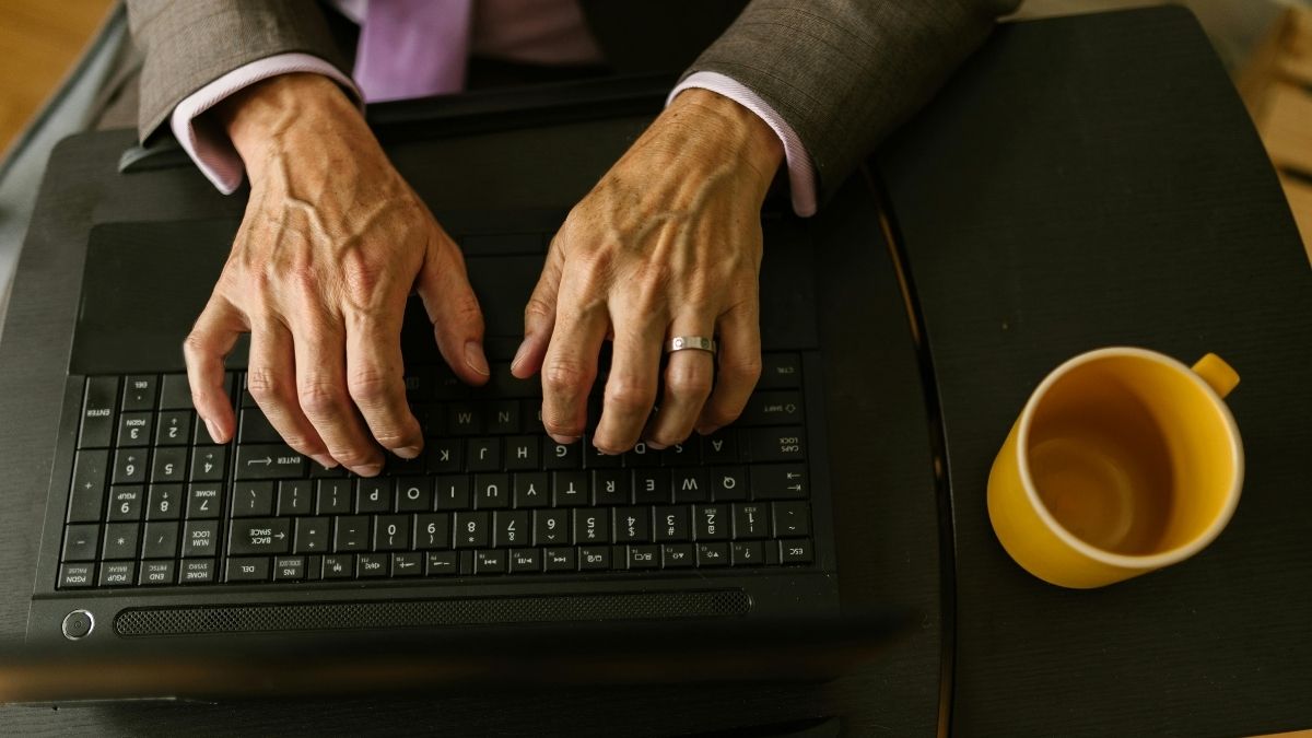 Dob, godine, bračni status, razgovor za posao Pexels