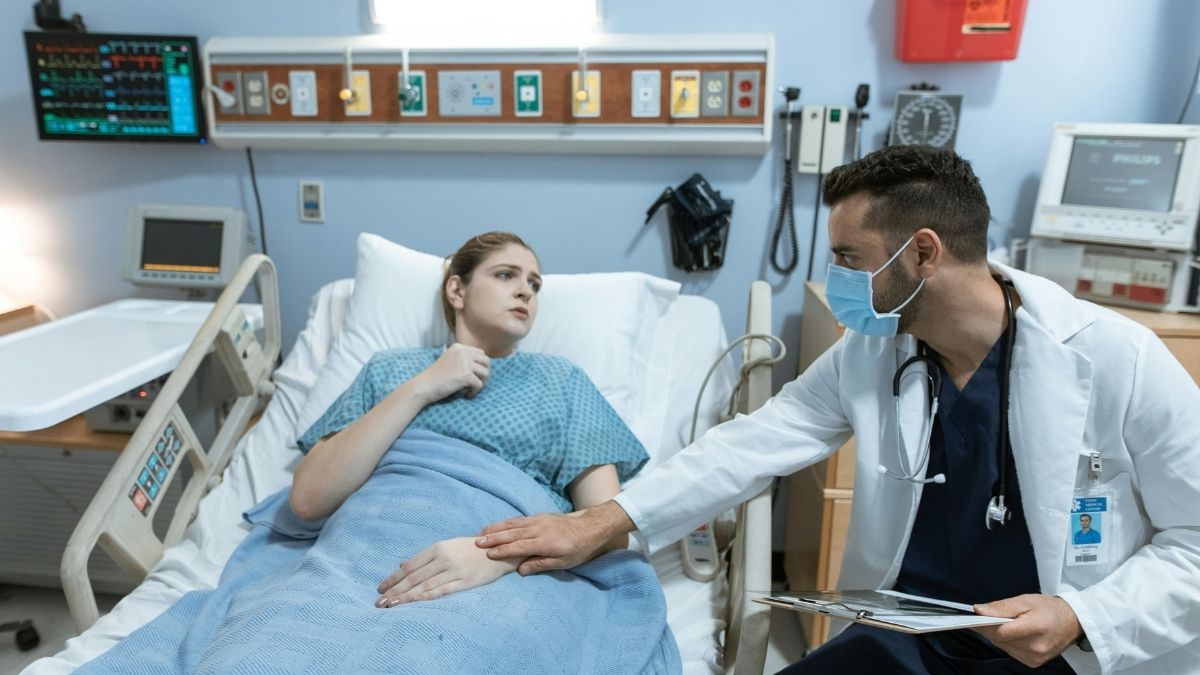 Pregled liječnika, pacijentica, doktor, bolnica Pexels