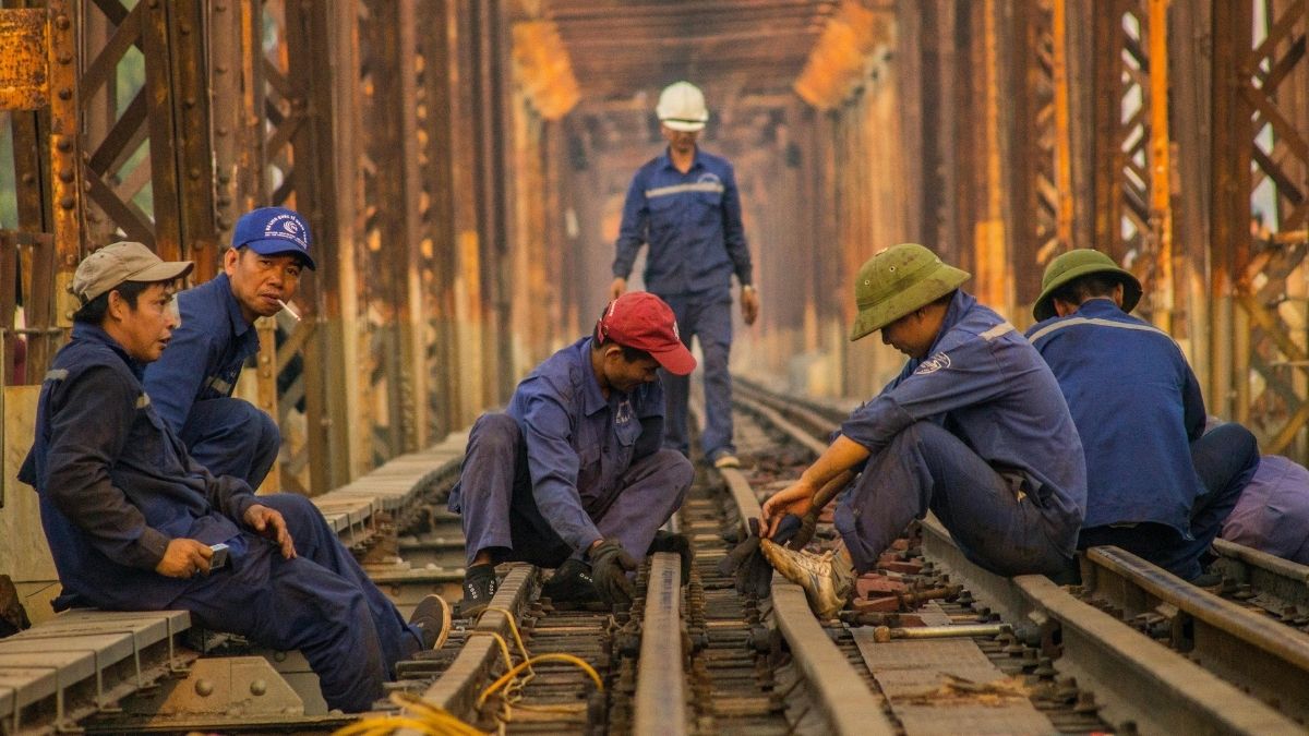 Strani radnici, rad, dozvola za rad, radna dozvola, popravljanje pruge Pexels
