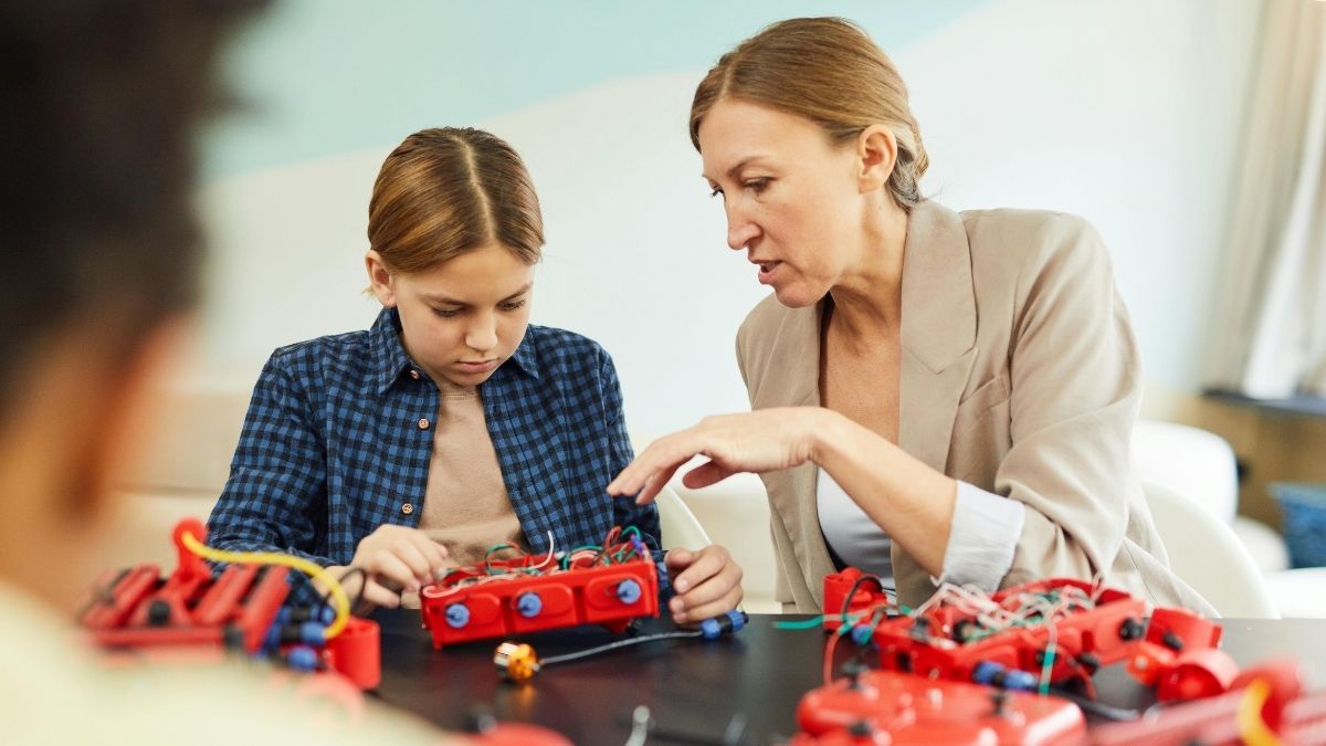 Učenica, mentorica, graditeljstvo, STEM Pexels