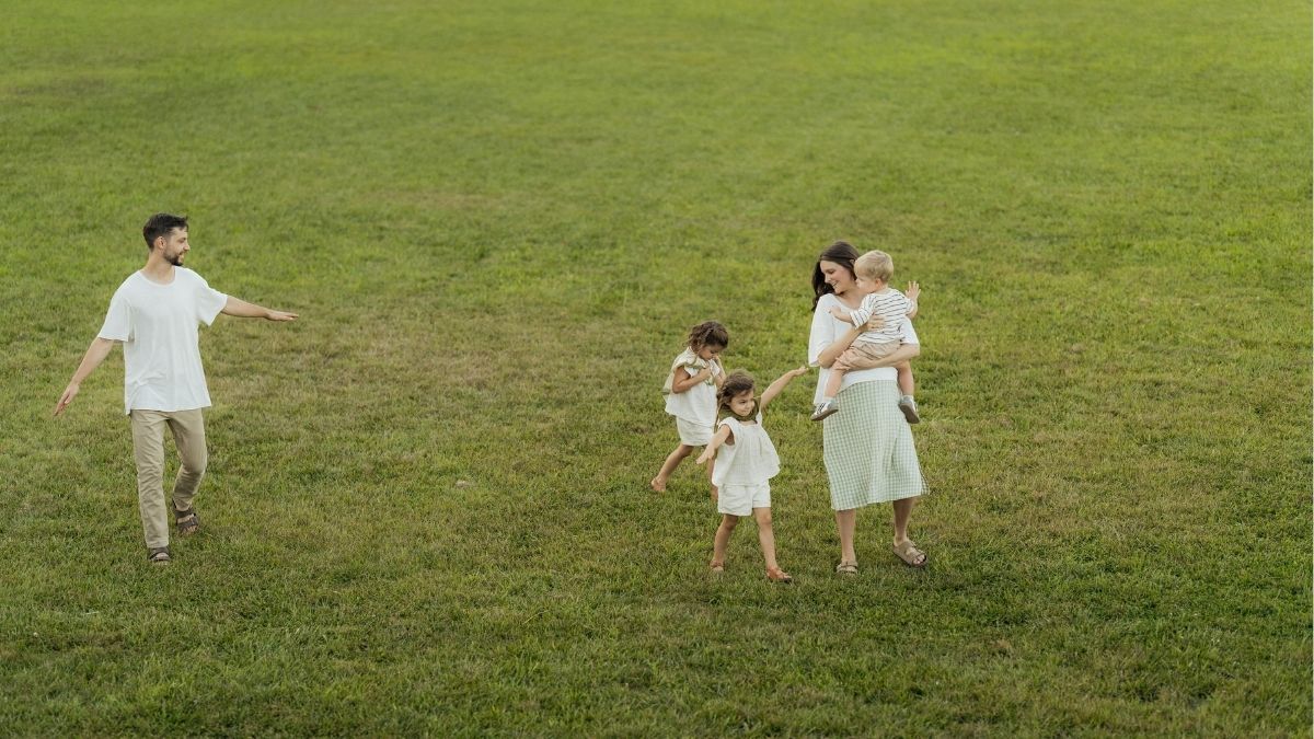 Obiteljska šetnja, zajedničko vrijeme, privatno vrijeme, obitelj Pexels