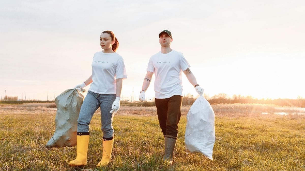 Rad na terenu, mladi radnici, honorarni posao Pexels