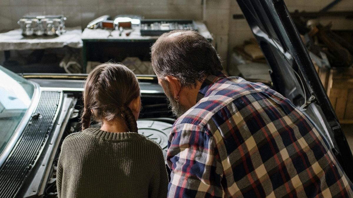 Tata, kćer, zajedničko vrijeme, automehaničar, radiona, auto Pexels