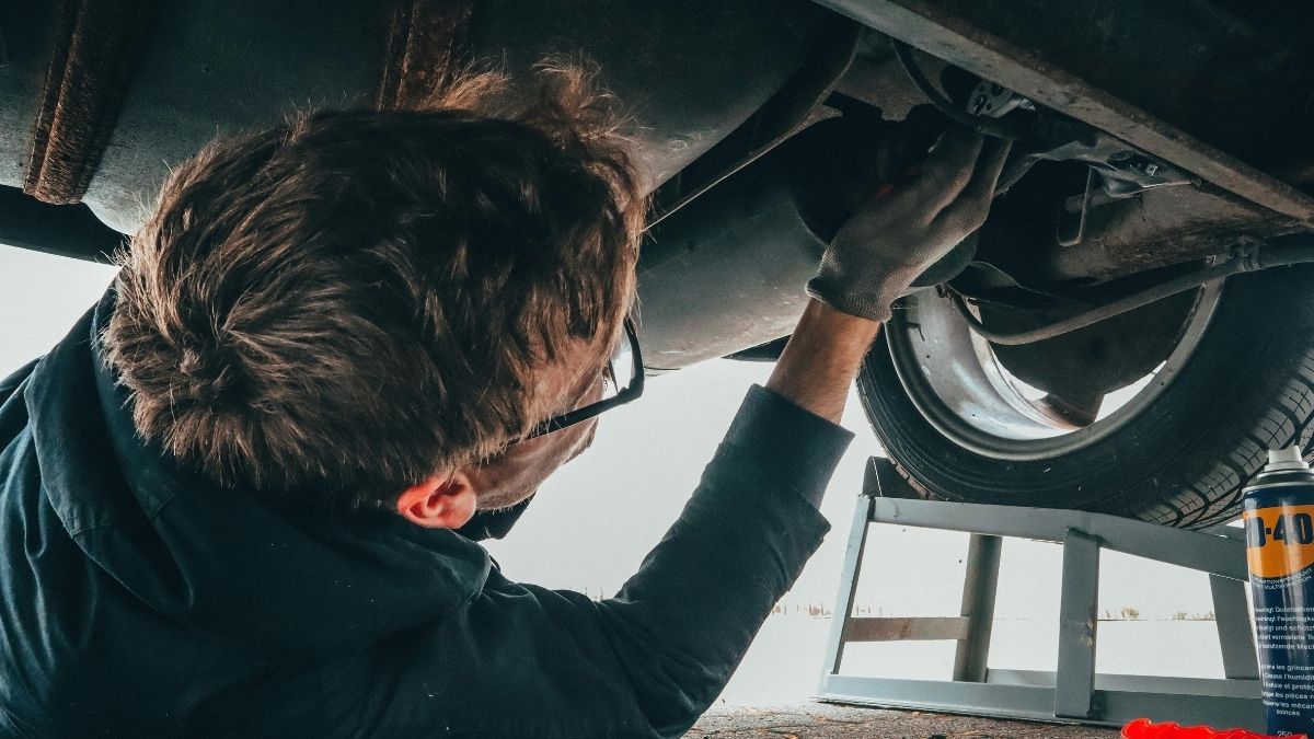 Automehaničar, popravljanje auta, privatni posao, obrt, poslovanje Pexels