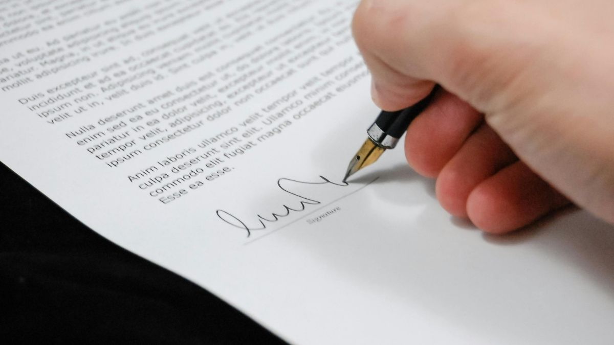 Potpisivanje ugovora Pexels
