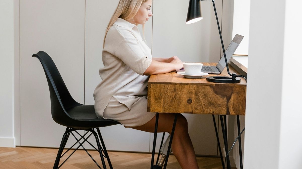 Rad, računalo, radnica, proteza Pexels