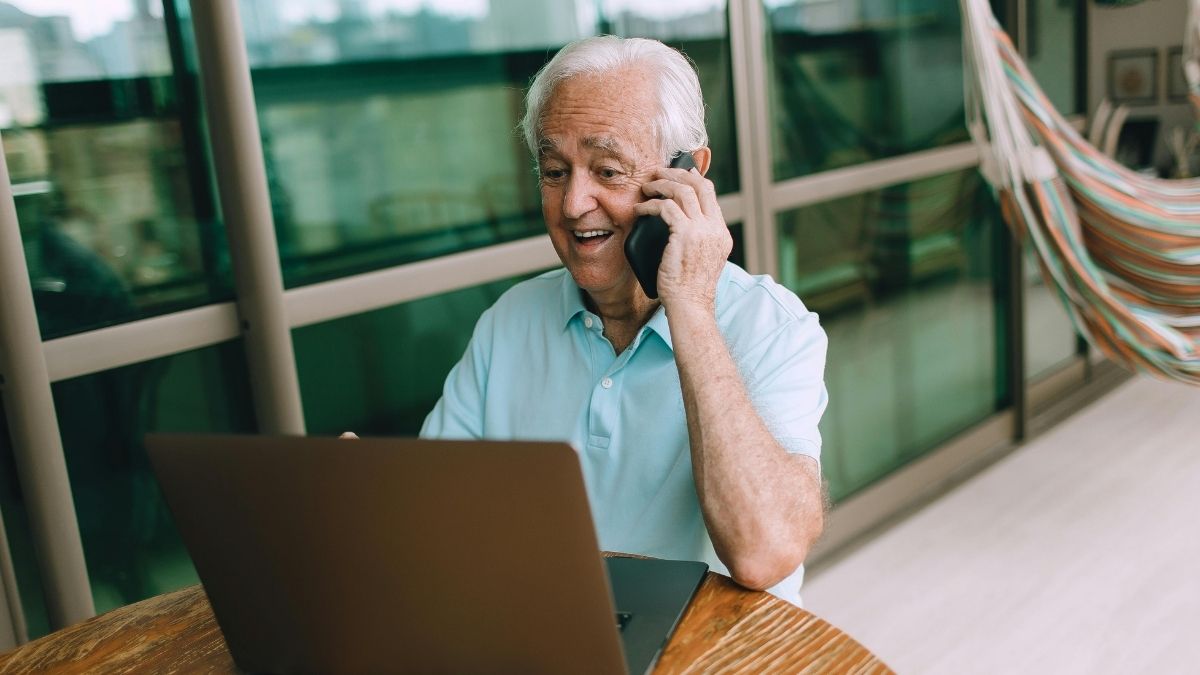 Rad umirovljenika, online, računalo Pexels