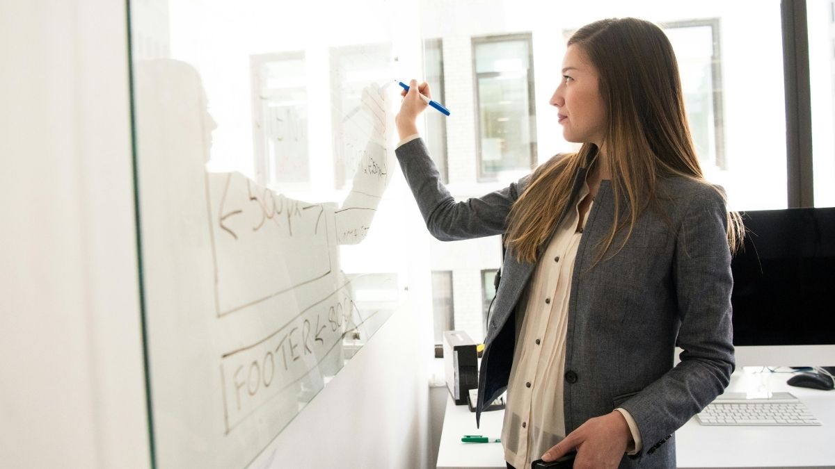 Stručnjakinja, edukacija, posao, napredak Pexels