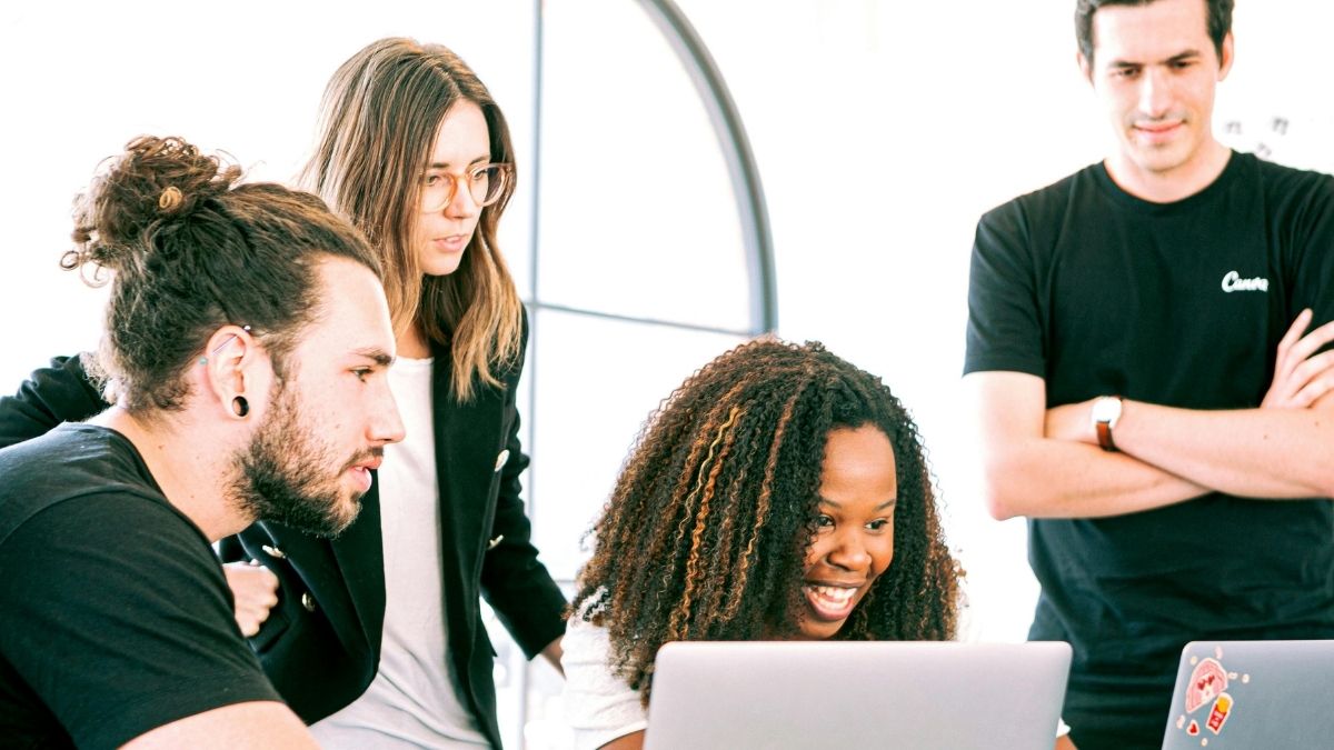 Dobra atmosfera, rad, entuzijazam, poslovanje, brainstorming pexels