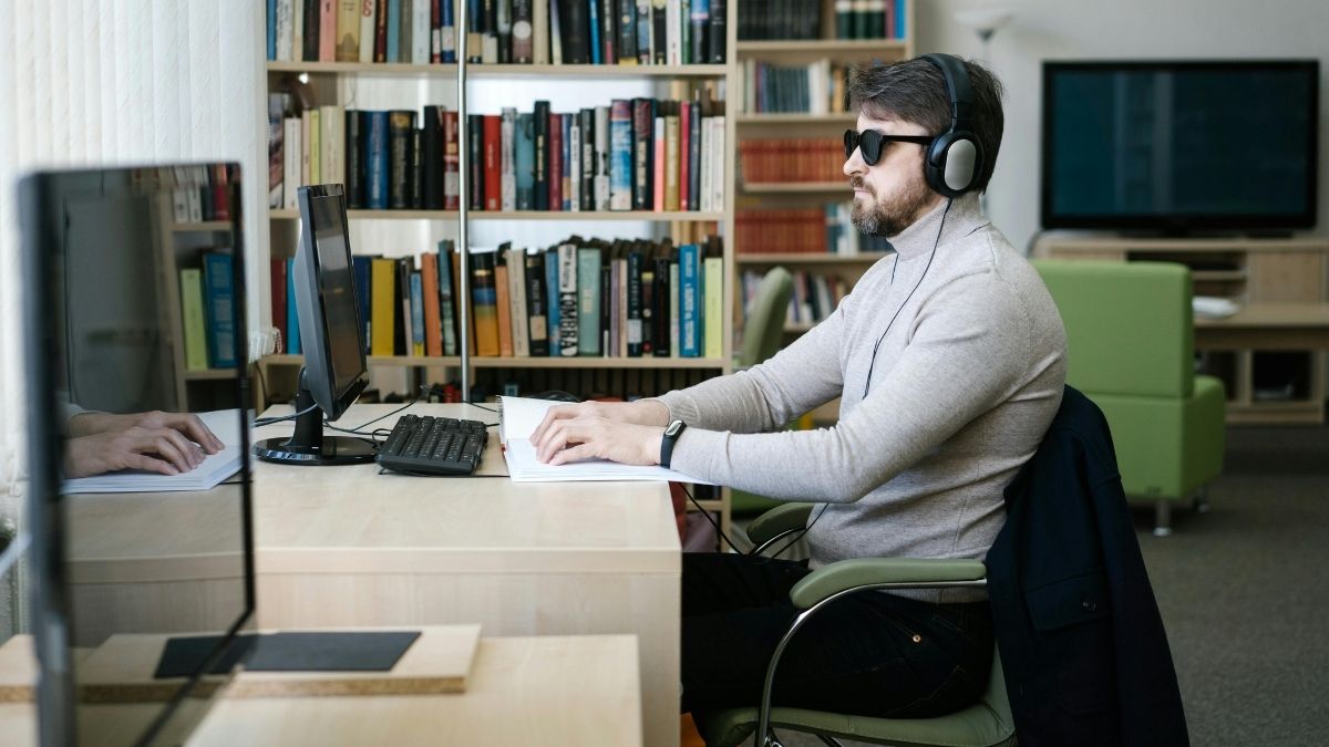 Dodatno obrazovanje, slijepa osoba Pexels