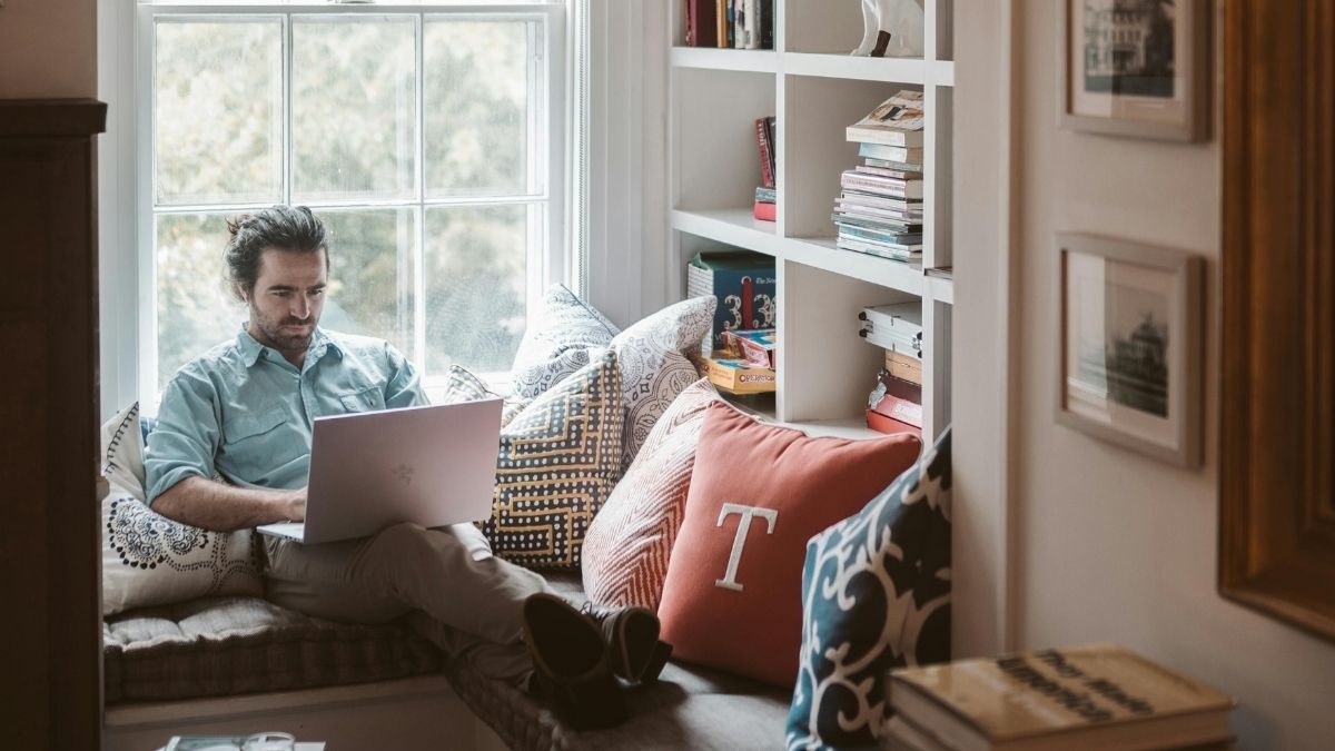 Rad od kuće, rad na daljinu, remote, dnevni boravak Pexels