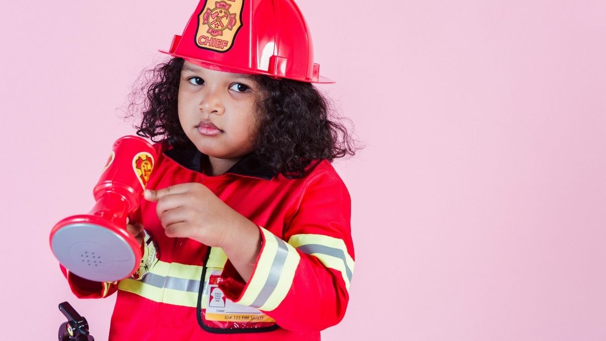 Dijete vatrogasac, vatrogaskinja, igra uloga, odrastanje, igranje Pexels