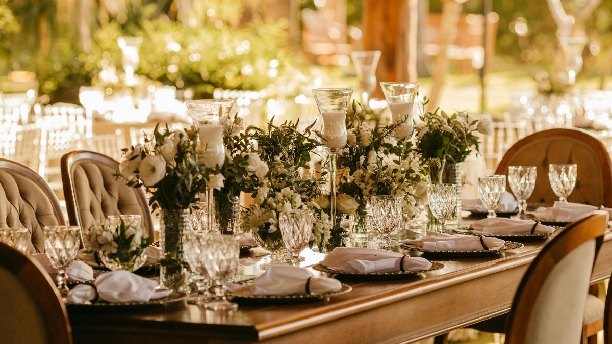 Luksuzno vjenčanje, stol, ukrasi, dekoracije, stolica, svijeće Pexels