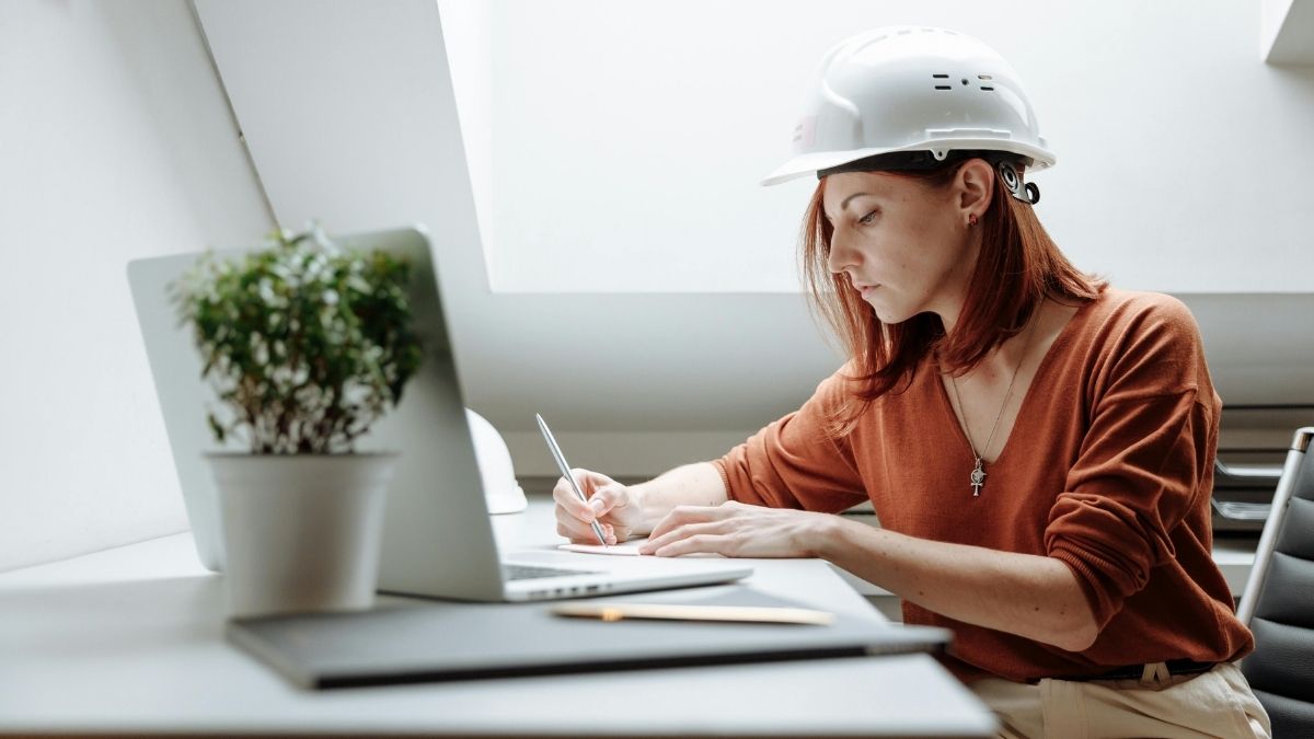 Radoholičar, građevina, građevinski djelatnik, djelatnica, arhitektica Pexels