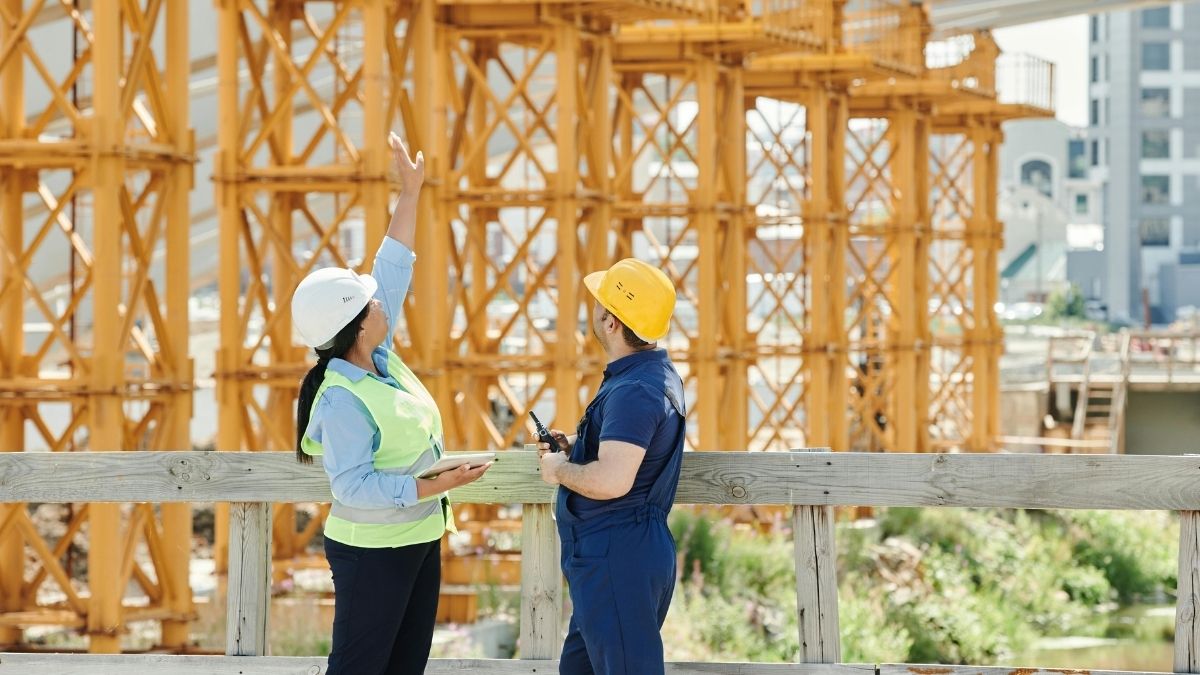 Zaposlenici, građevinci, radnici, plaća Pexels