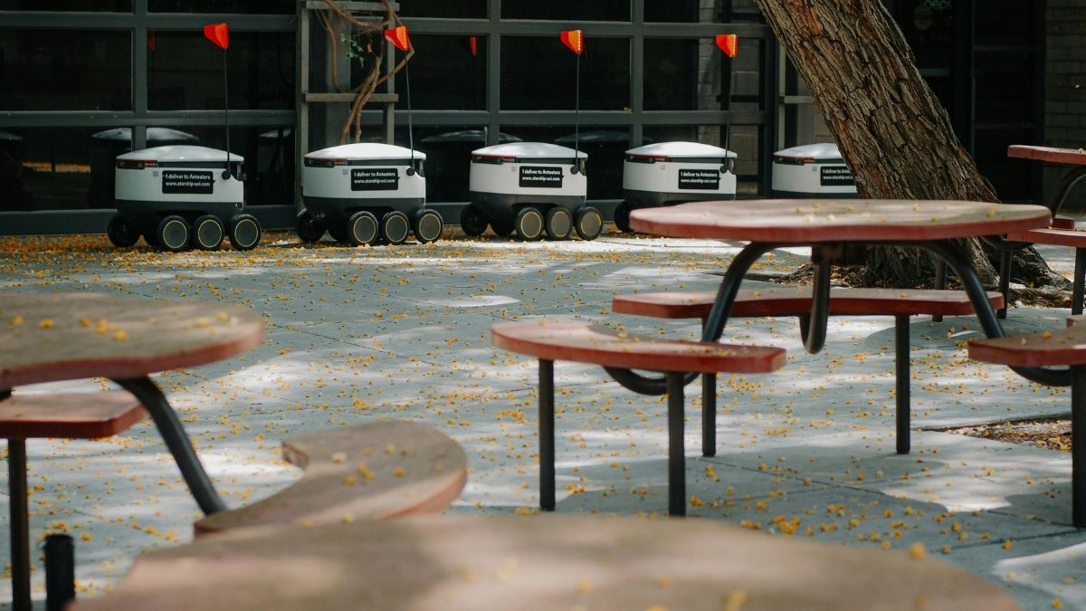 AI, roboti, inovacije, konobar, narudžbe, prehrambena industrija Pexels