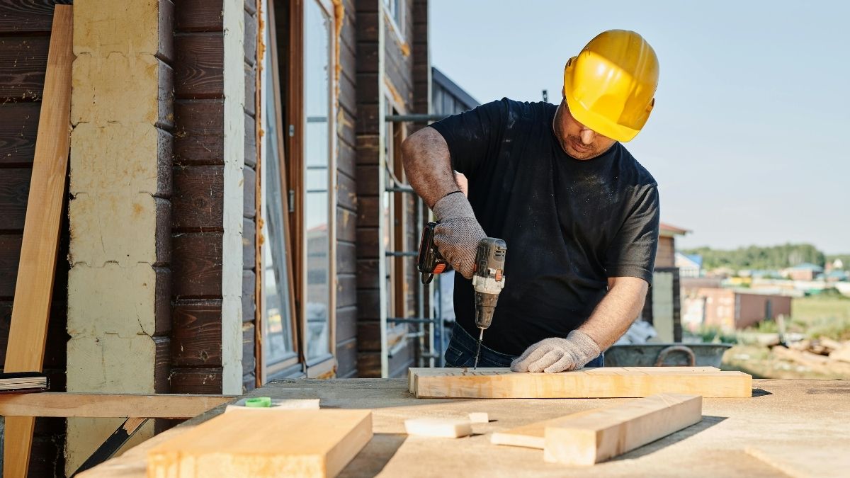 Majstor, radnik, gradnja kuće, građevinski sektor Pexels