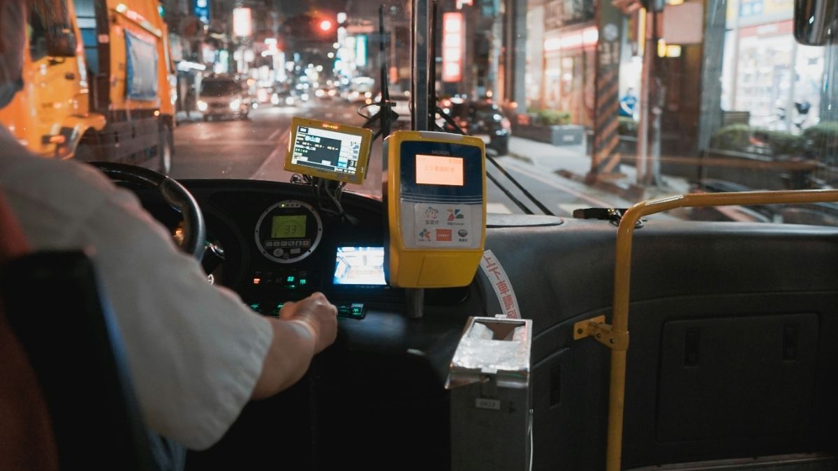 Vozač autobusa, autobus, Unsplash